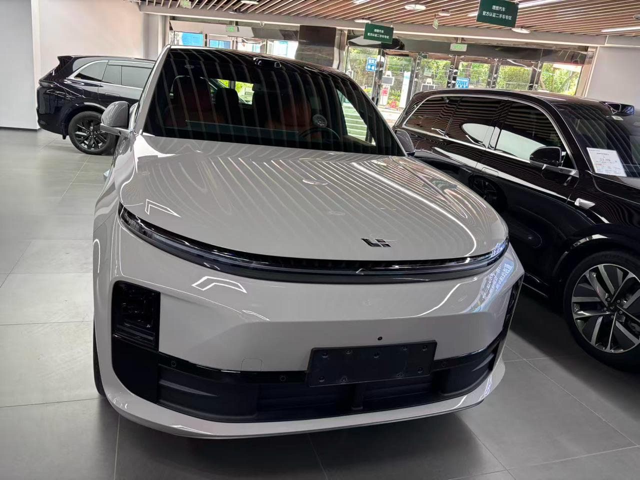 LIXIANG (LI AUTO) L6 MAX EDITION (2025) – 408 CP / PHEV / GATA DE EXPEDIERE